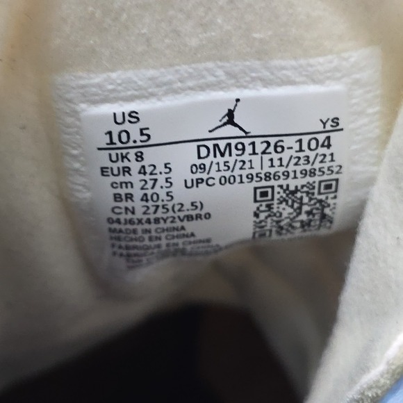 Size 10.5 - Air Jordan 1 SE Mid Sanddrift W